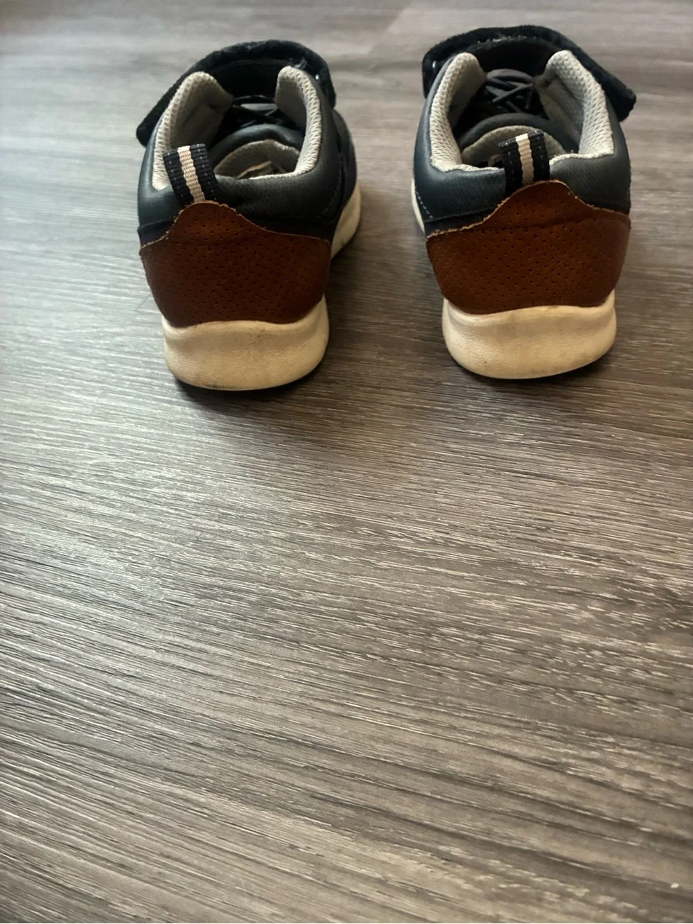 OshKosh B'gosh Navy and Cream Kids Velcro Sneakers